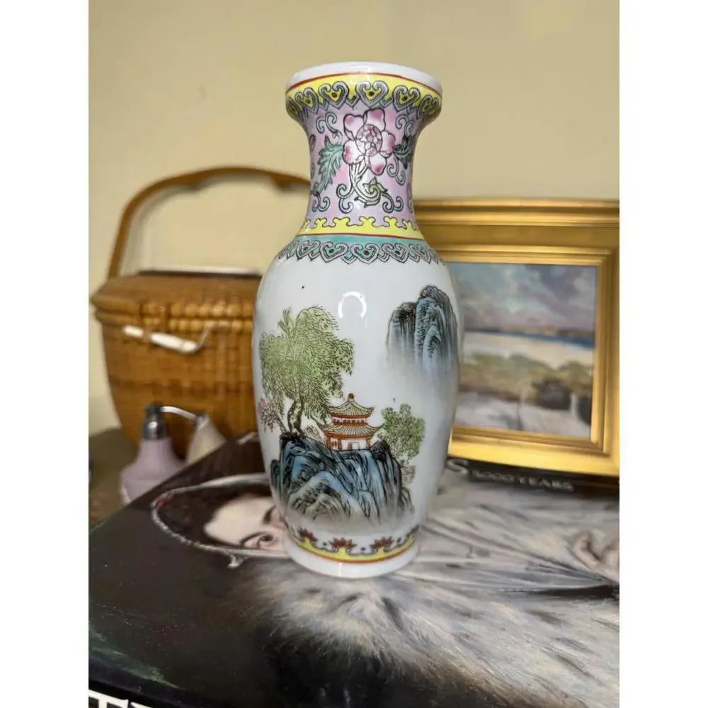 VTG 2 Famille Rose Vases Pink Porcelain Chinoiserie hand-painted in China - Picture 7 of 9
